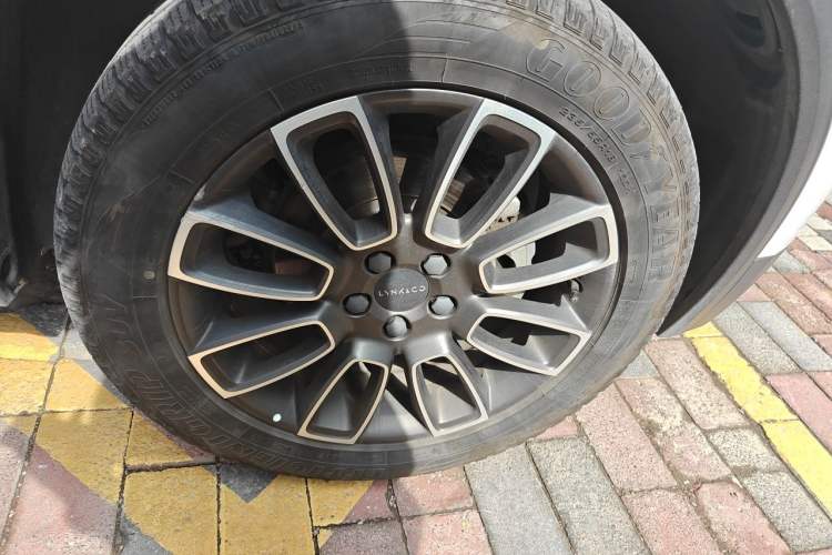 Used Lynk & Co 01 2020 2.0T Two-Wheel Drive Pure Pro Version China VI Standard Right Front Wheel Hub