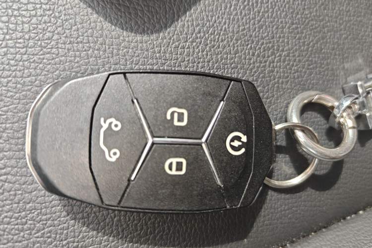 Used Lynk & Co 01 2020 2.0T Two-Wheel Drive Pure Pro Version China VI Standard Vehicle Key