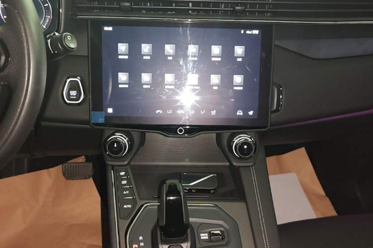 Used Lynk & Co 01 2021 2.0TD Four-Wheel Drive Hype-Halo Audio And AC Panel