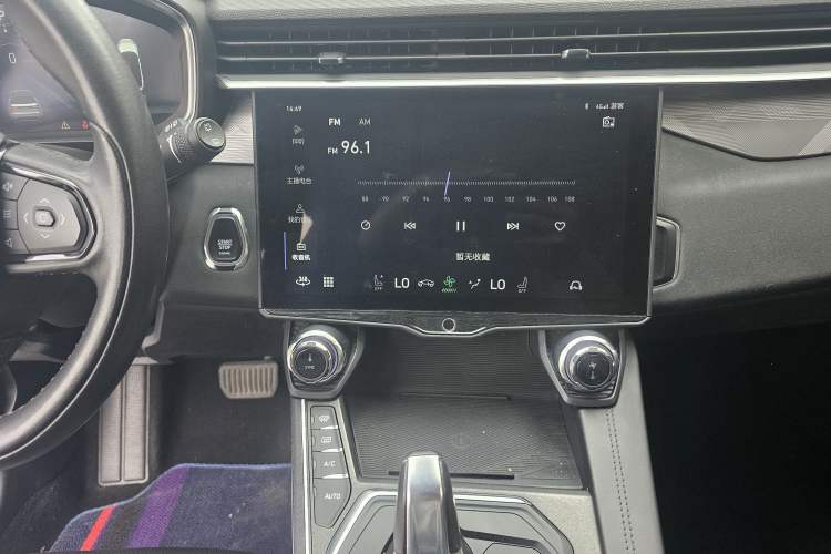 Used Lynk & Co 01 2021 2.0TD Two-Wheel-Drive Pro Trim Audio And AC Panel