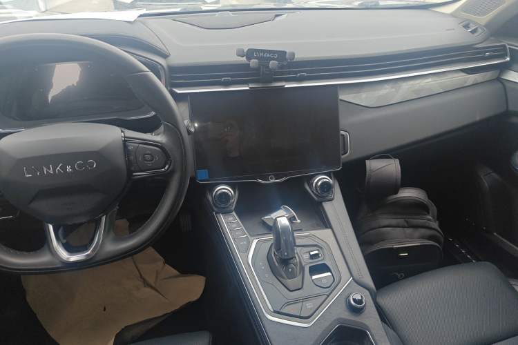 Used Lynk & Co 01 2021 2.0TD Two-Wheel-Drive Pro Trim Audio And AC Panel