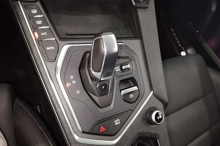 Used Lynk & Co 01 2021 2.0TD Two-Wheel-Drive Pro Trim Audio And AC Panel