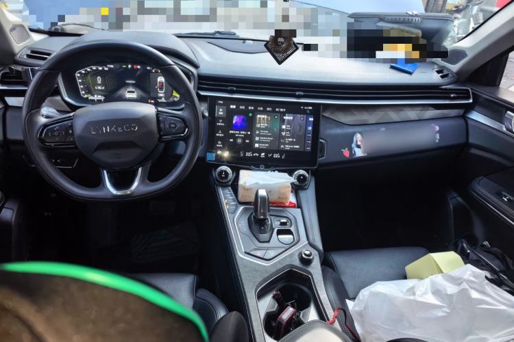 Used Lynk & Co 01 2021 2.0TD Two-Wheel-Drive Pro Trim Center Console