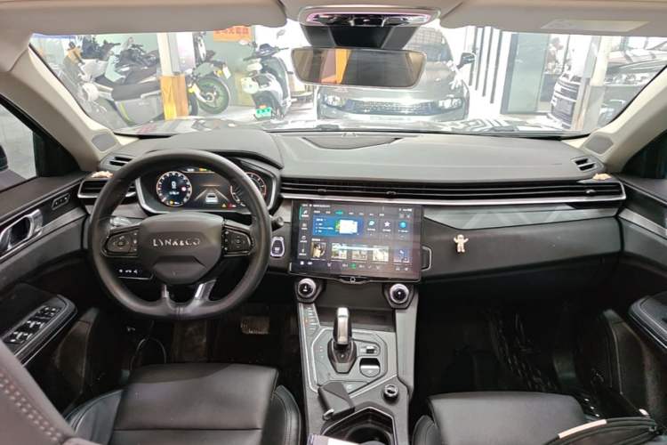 Used Lynk & Co 01 2021 2.0TD Two-Wheel-Drive Pro Trim Center Console