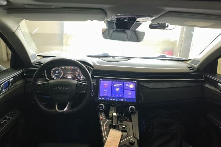Used Lynk & Co 01 2021 2.0TD Two-Wheel-Drive Pro Trim Center Console
