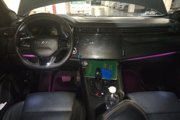 Used Lynk & Co 01 2021 2.0TD Four-Wheel Drive Dark Night Edition Center Console