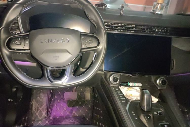 Used Lynk & Co 01 2021 2.0TD Two-Wheel-Drive Pro Trim Center Console
