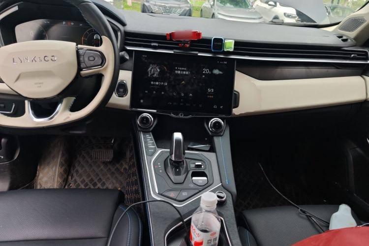 Used Lynk & Co 01 2021 2.0TD Two-Wheel Drive Zhaopu Pro Center Console