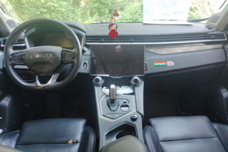 Used Lynk & Co 01 2021 2.0TD Two-Wheel-Drive Pro Trim Center Console