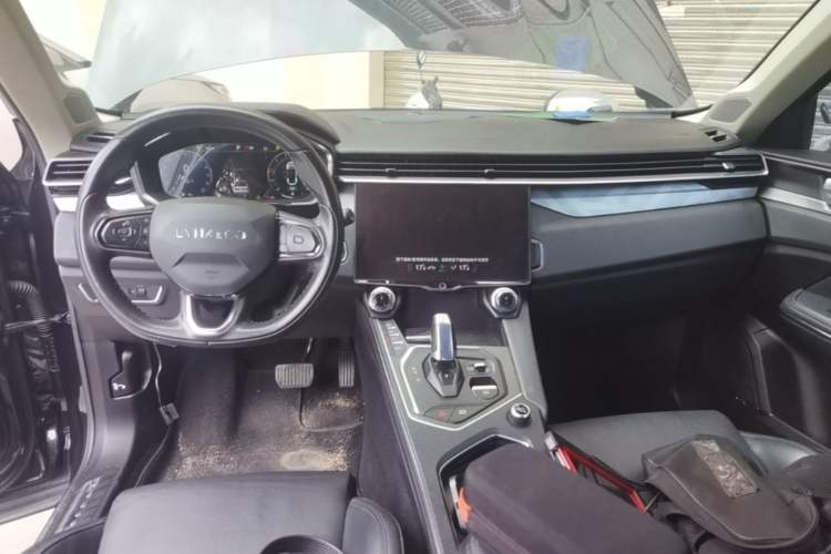 Used Lynk & Co 01 2021 2.0TD Two-Wheel-Drive Pro Trim Center Console
