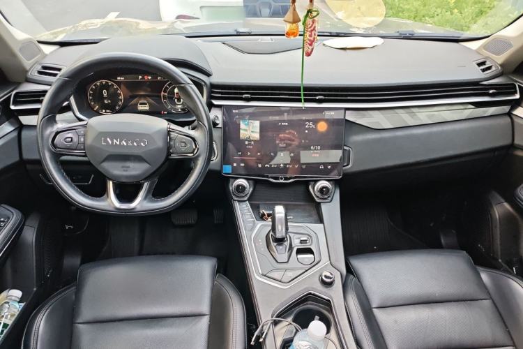Used Lynk & Co 01 2021 2.0TD Two-Wheel-Drive Pro Trim Center Console
