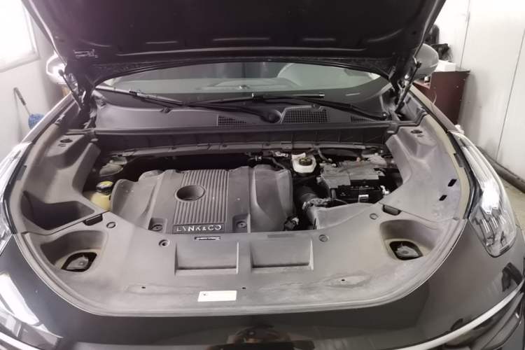 Used Lynk & Co 01 2021 2.0TD Two-Wheel-Drive Pro Trim Engine Bay