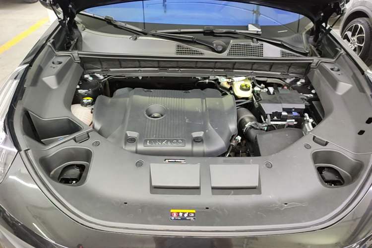 Used Lynk & Co 01 2021 2.0TD Four-Wheel Drive Hype-Halo Engine Bay