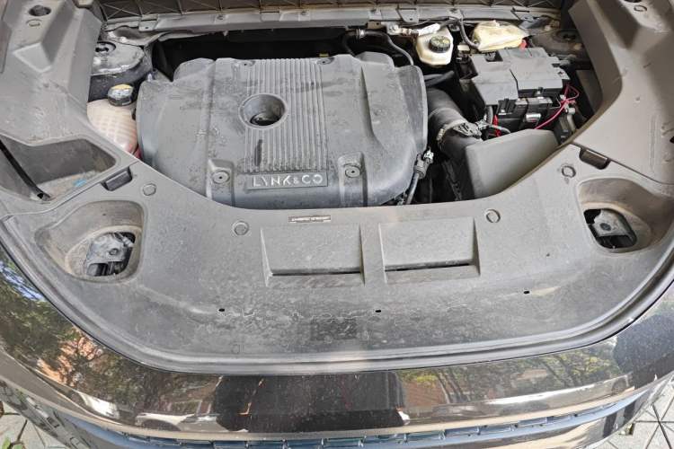Used Lynk & Co 01 2021 2.0TD Four-Wheel Drive Dark Night Edition Engine Bay