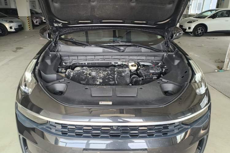 Used Lynk & Co 01 2021 2.0TD Two-Wheel-Drive Pro Trim Engine Bay