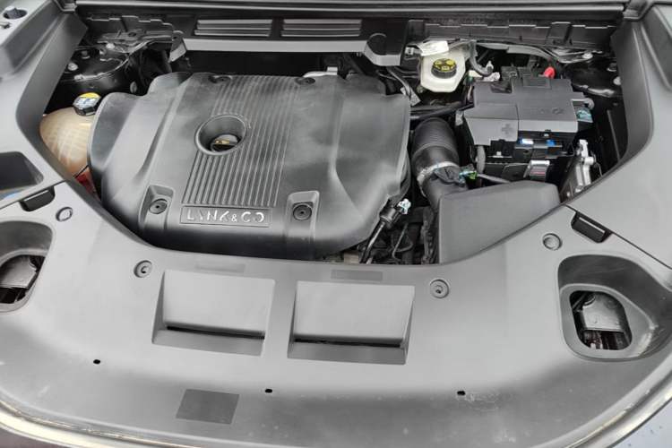 Used Lynk & Co 01 2021 2.0TD Four-Wheel Drive Dark Night Edition Engine Bay