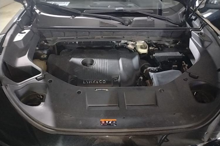 Used Lynk & Co 01 2021 2.0TD Four-Wheel Drive Dark Night Edition Engine Bay