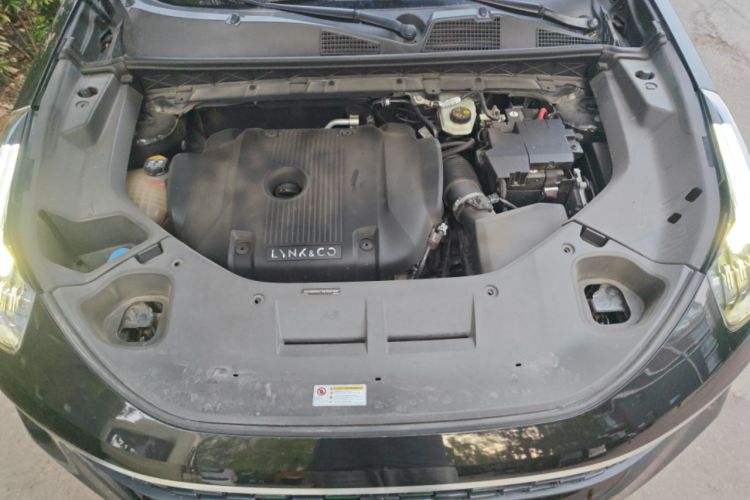 Used Lynk & Co 01 2021 2.0TD Two-Wheel-Drive Pro Trim Engine Bay