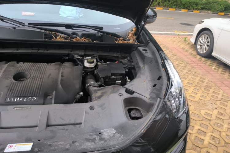 Used Lynk & Co 01 2021 2.0TD Two-Wheel-Drive Pro Trim Engine Bay Left