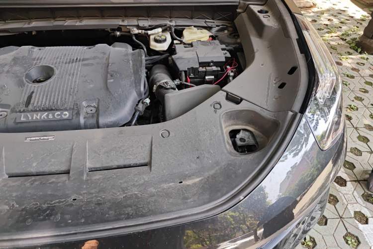 Used Lynk & Co 01 2021 2.0TD Four-Wheel Drive Dark Night Edition Engine Bay Left