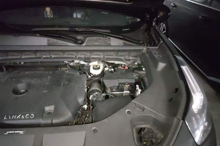 Used Lynk & Co 01 2021 2.0TD Two-Wheel-Drive Pro Trim Engine Bay Left