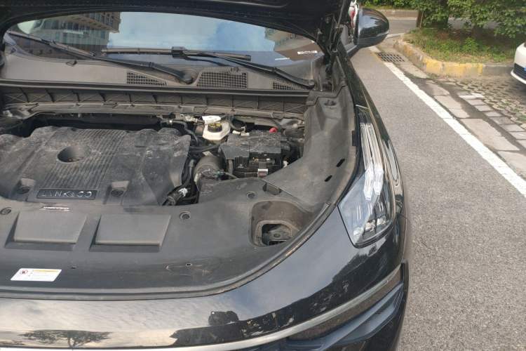 Used Lynk & Co 01 2021 2.0TD Two-Wheel-Drive Pro Trim Engine Bay Left