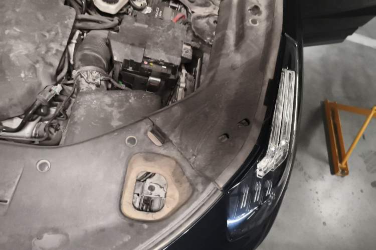 Used Lynk & Co 01 2021 2.0TD Two-Wheel-Drive Pro Trim Engine Bay Left