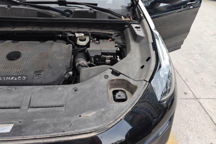 Used Lynk & Co 01 2021 2.0TD Four-Wheel Drive Dark Night Edition Engine Bay Left