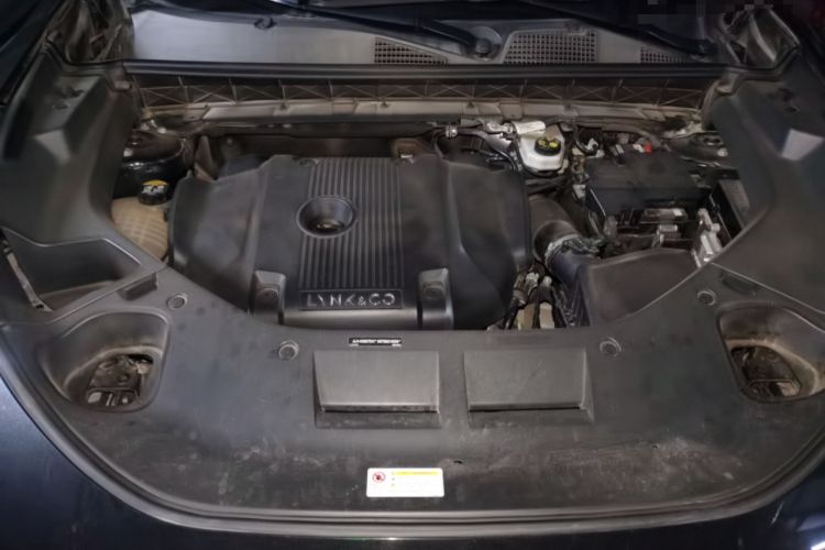 Used Lynk & Co 01 2021 2.0TD Four-Wheel Drive Dark Night Edition Engine Bay