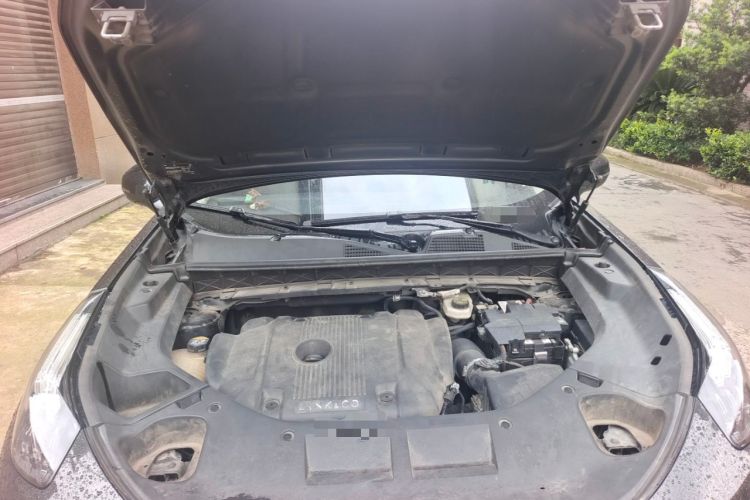 Used Lynk & Co 01 2021 2.0TD Two-Wheel-Drive Pro Trim Engine Bay