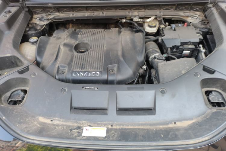 Used Lynk & Co 01 2021 2.0TD Two-Wheel-Drive Pro Trim Engine Bay