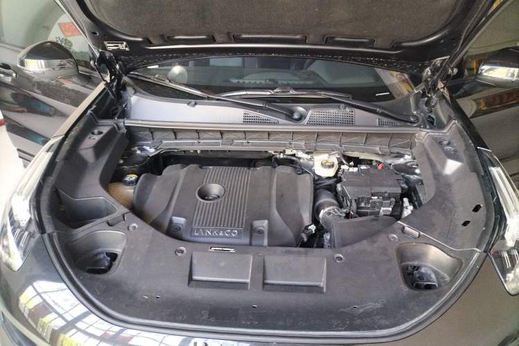 Used Lynk & Co 01 2021 2.0TD Four-Wheel Drive Dark Night Edition Engine Bay