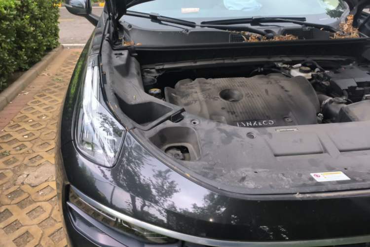 Used Lynk & Co 01 2021 2.0TD Two-Wheel-Drive Pro Trim Engine Bay Right