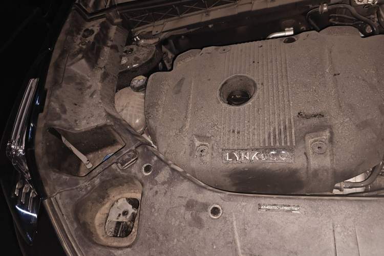 Used Lynk & Co 01 2021 2.0TD Four-Wheel Drive Dark Night Edition Engine Bay Right