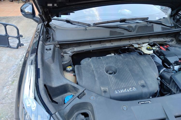 Used Lynk & Co 01 2021 2.0TD Four-Wheel Drive Dark Night Edition Engine Bay Right