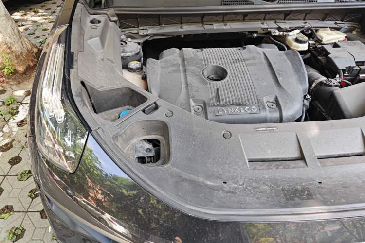 Used Lynk & Co 01 2021 2.0TD Four-Wheel Drive Dark Night Edition Engine Bay Right