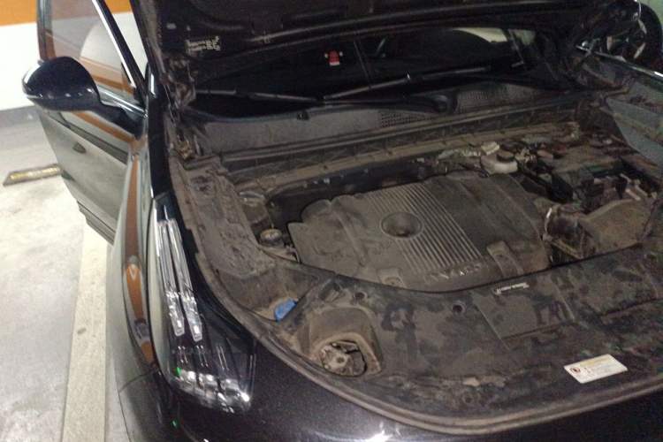 Used Lynk & Co 01 2021 2.0TD Two-Wheel-Drive Pro Trim Engine Bay Right