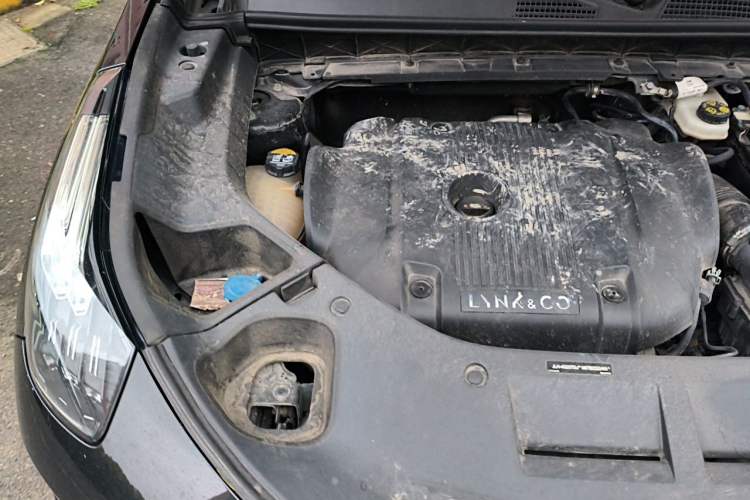 Used Lynk & Co 01 2021 2.0TD Two-Wheel-Drive Pro Trim Engine Bay Right