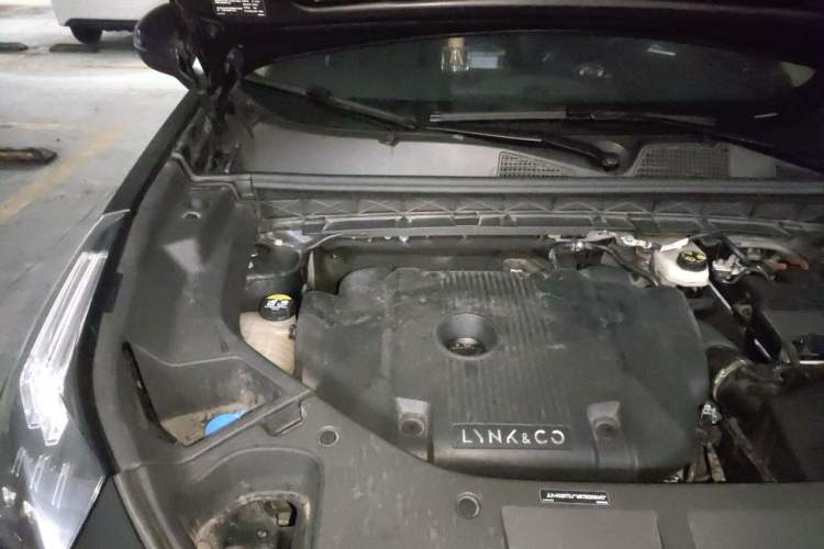 Used Lynk & Co 01 2021 2.0TD Two-Wheel-Drive Pro Trim Engine Bay Right