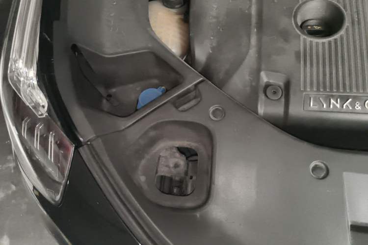 Used Lynk & Co 01 2021 2.0TD Four-Wheel Drive Dark Night Edition Engine Bay Right