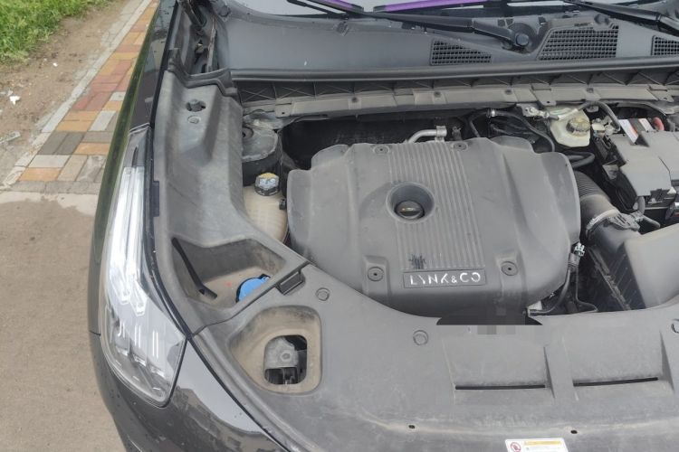 Used Lynk & Co 01 2021 2.0TD Four-Wheel Drive Dark Night Edition Engine Bay Right