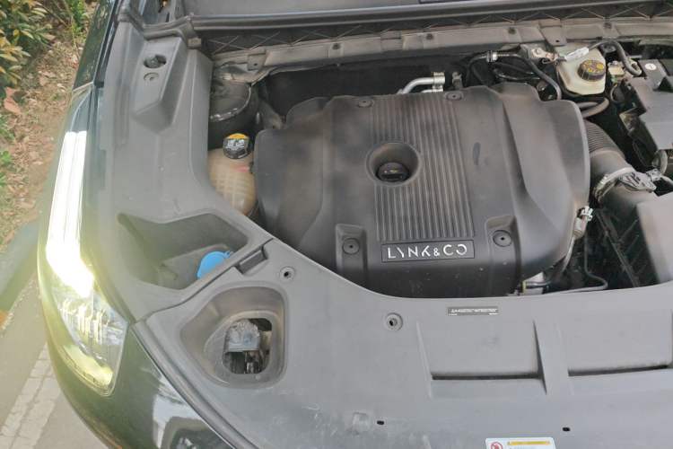 Used Lynk & Co 01 2021 2.0TD Two-Wheel-Drive Pro Trim Engine Bay Right
