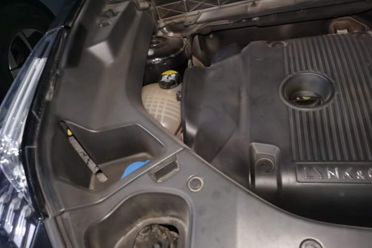 Used Lynk & Co 01 2021 2.0TD Four-Wheel Drive Dark Night Edition Engine Bay Right