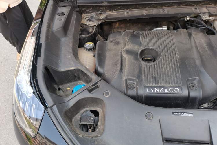 Used Lynk & Co 01 2021 2.0TD Two-Wheel-Drive Pro Trim Engine Bay Right