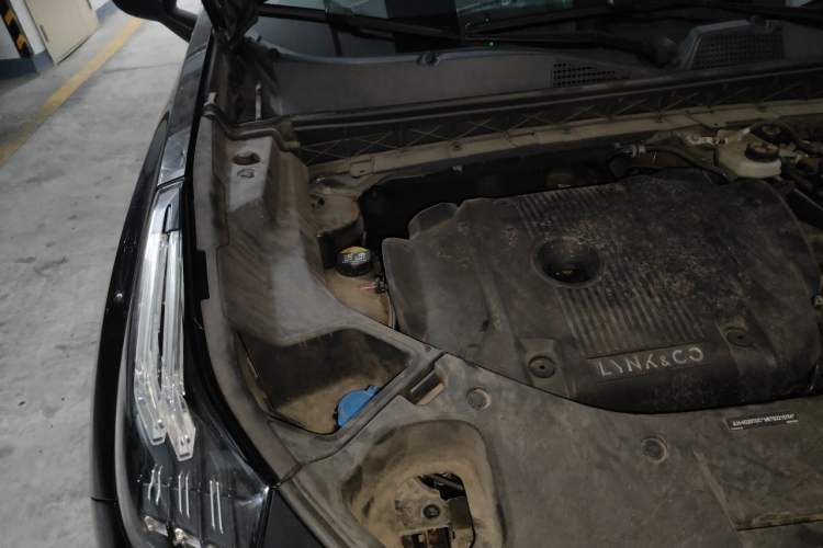 Used Lynk & Co 01 2021 2.0TD Four-Wheel Drive Dark Night Edition Engine Bay Right