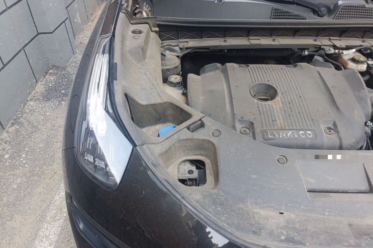 Used Lynk & Co 01 2021 2.0TD Four-Wheel Drive Dark Night Edition Engine Bay Right