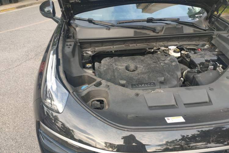 Used Lynk & Co 01 2021 2.0TD Two-Wheel-Drive Pro Trim Engine Bay Right