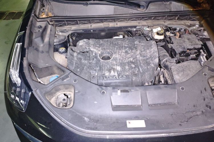 Used Lynk & Co 01 2021 2.0TD Two-Wheel-Drive Pro Trim Engine Bay Right