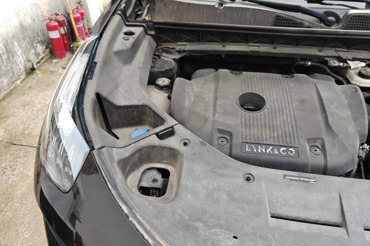 Used Lynk & Co 01 2021 2.0TD Four-Wheel Drive Dark Night Edition Engine Bay Right