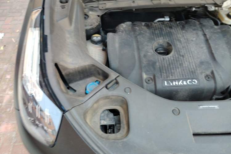 Used Lynk & Co 01 2021 2.0TD Two-Wheel-Drive Pro Trim Engine Bay Right